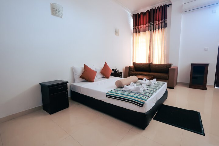 Room 10 of 25