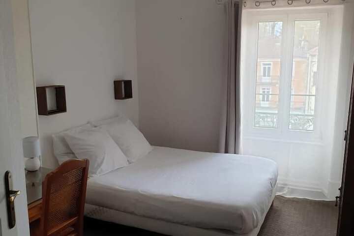 Room 6 of 8