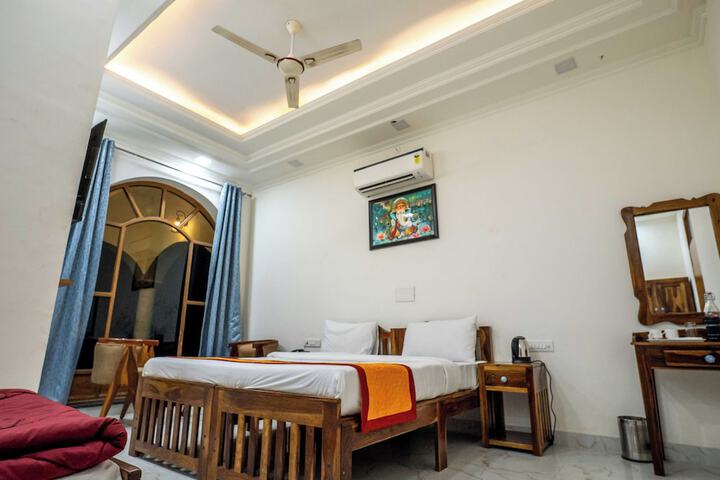 Room 14 of 36