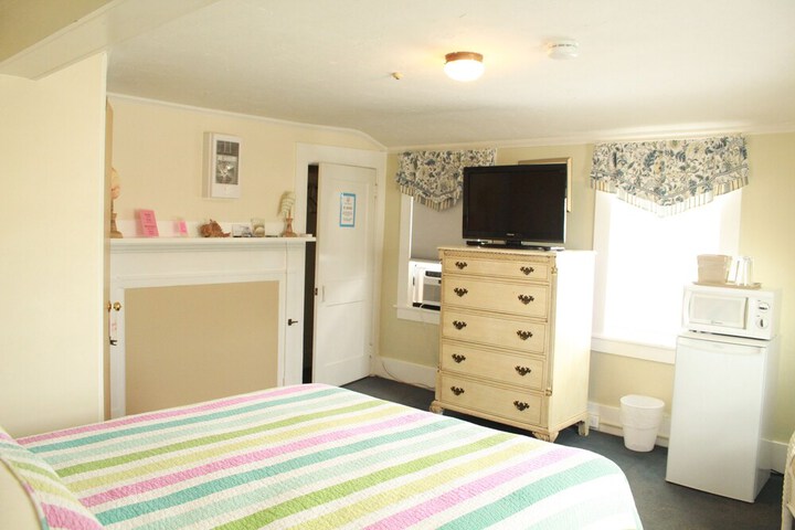 Room 14 of 230