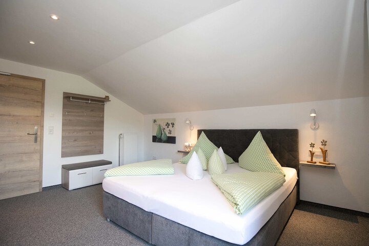 Room 3 of 26