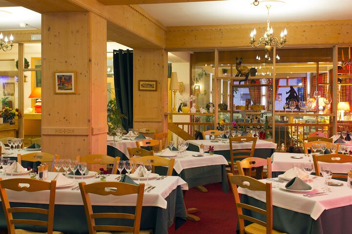 Dining 36 of 65