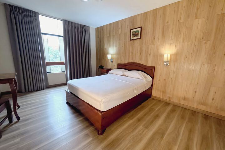 Room 17 of 32