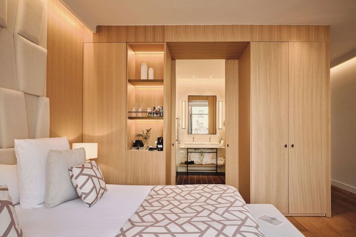 Room 8 of 71