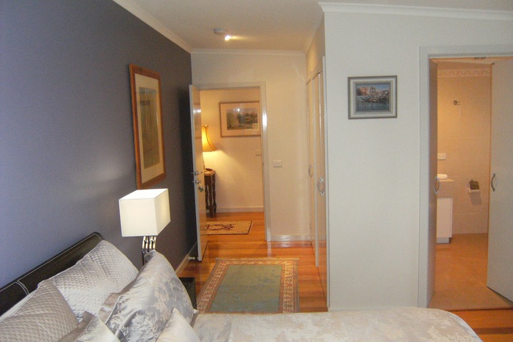 Lounge 20 of 24