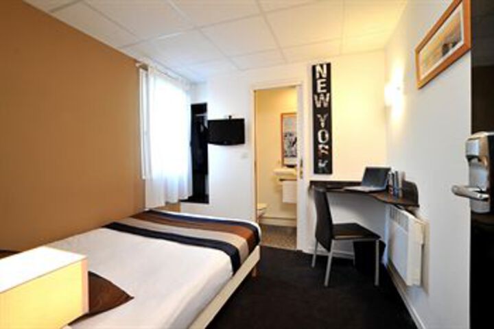 Room 8 of 19