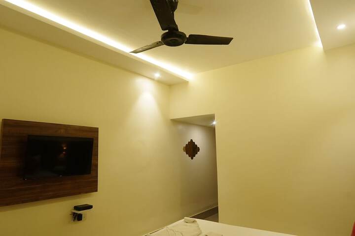 Room 16 of 32