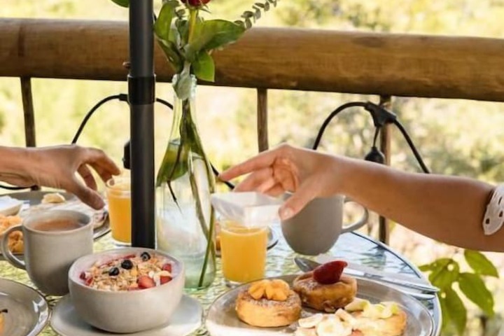 Breakfast/Coffee Service 120 of 156
