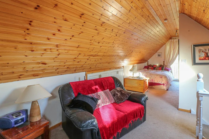 Room 4 of 11