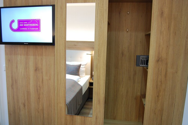 Room 16 of 50