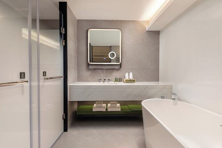 Room 30 of 53