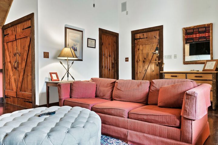 Snug Hug Queen Suite with Fireplace (96 of 131)