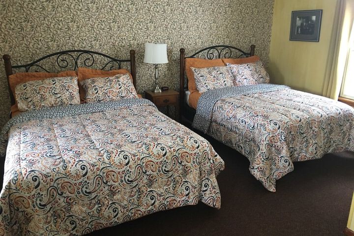 Basic Room 1 Queen Bed (12 of 18)