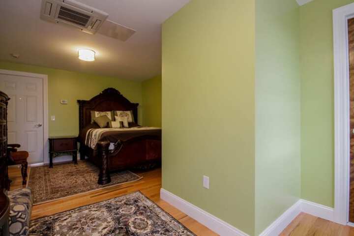 Room 4 of 32