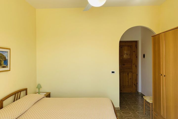 Room 28 of 72