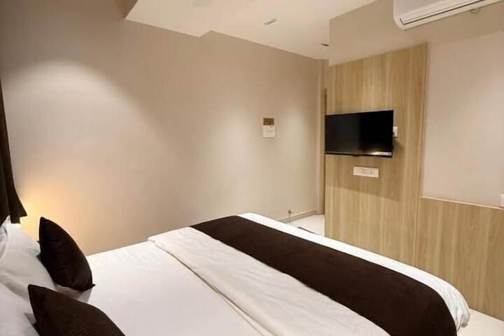 Room 17 of 34