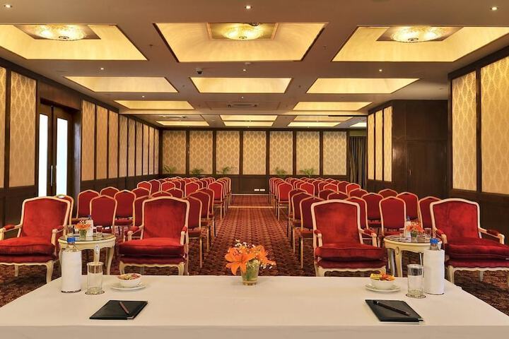 Ballroom/Hall 25 of 40