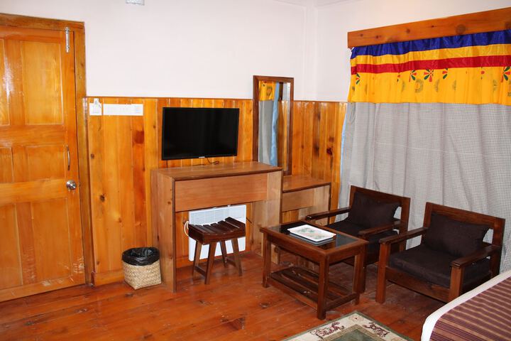 Room 10 of 27