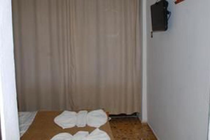 Room 8 of 20