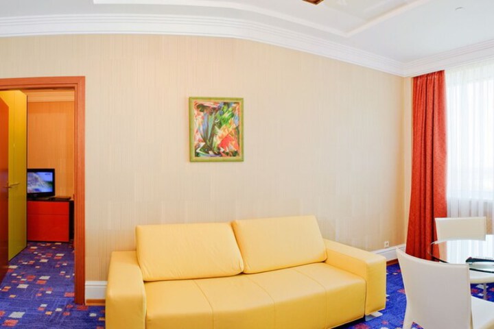 Room 34 of 69