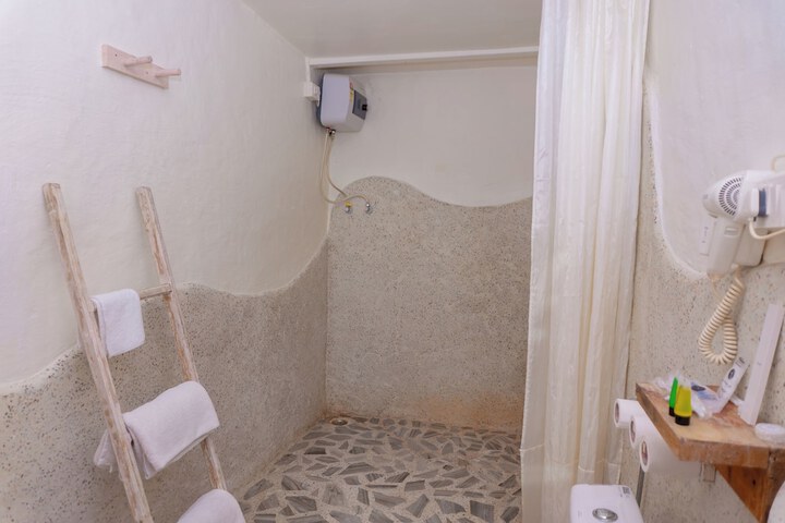 Room 7 of 8