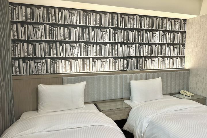 Room 14 of 30