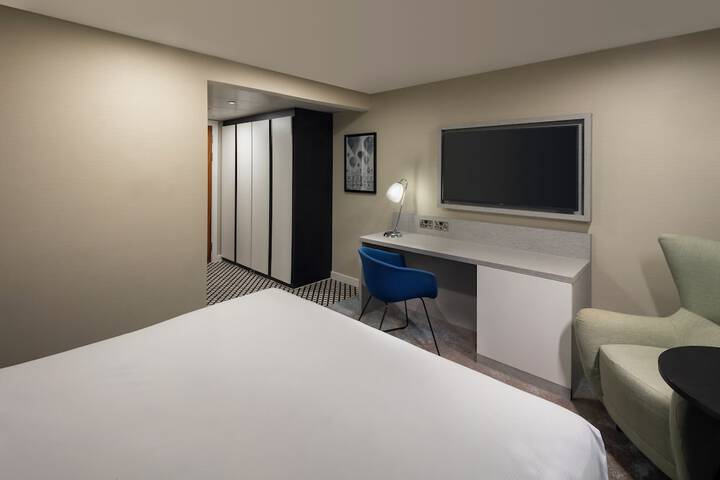 Room 34 of 179