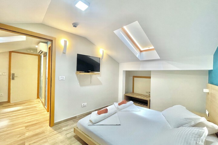 Room 25 of 119
