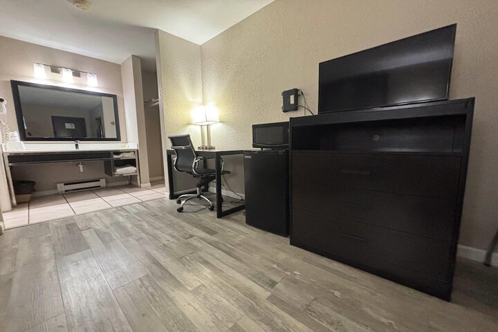 Room 20 of 28