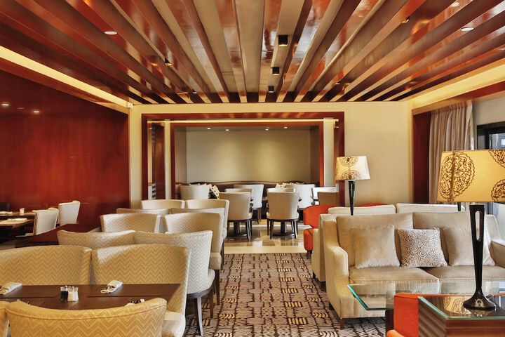 Lounge 53 of 64