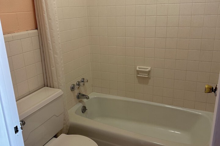 Room 9 of 15