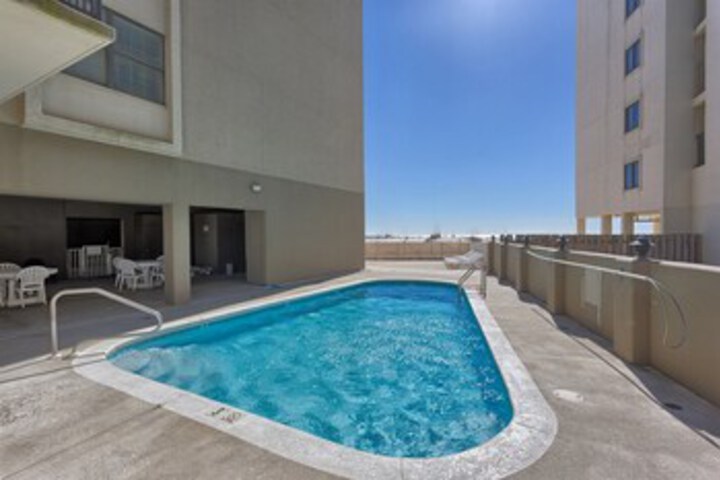 Pool 24 of 39
