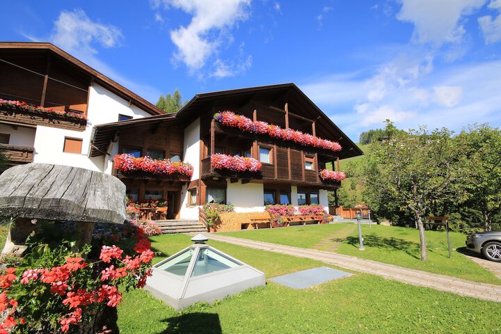 Hotel Exterior 74 of 86