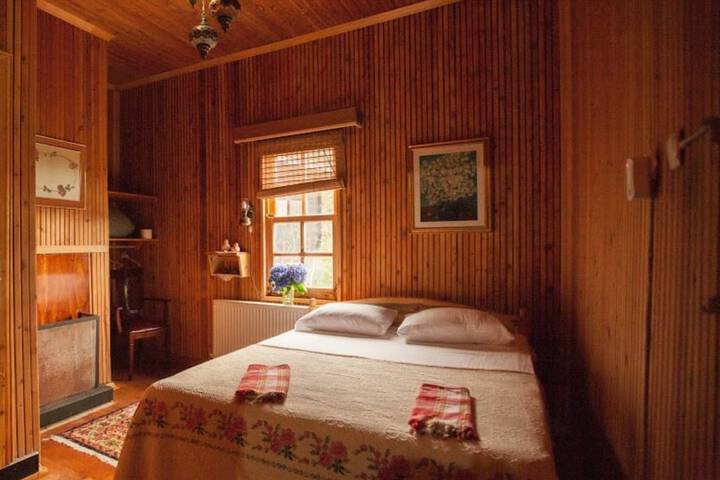Room 4 of 12