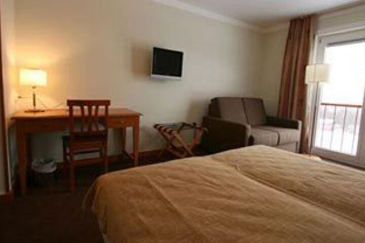 Room 4 of 7