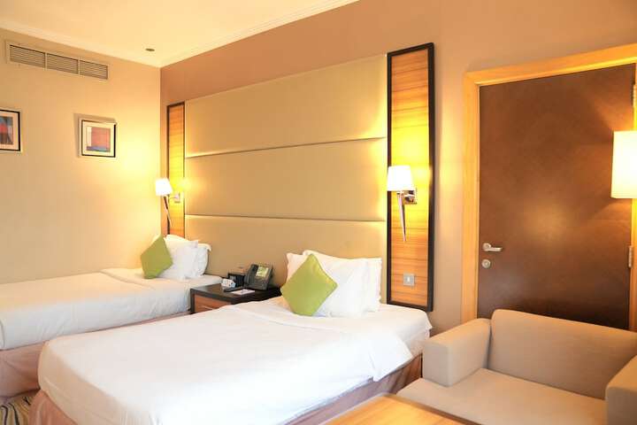Room 19 of 102