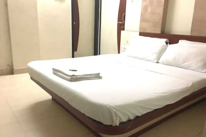 Room 5 of 16