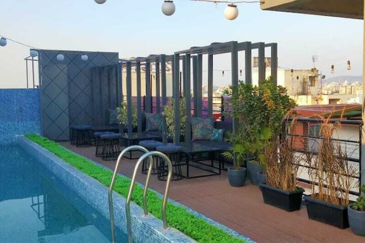 Hotel with Pool