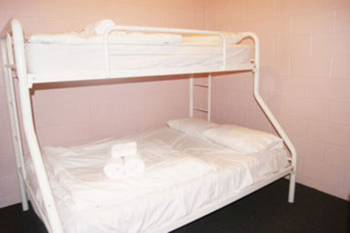 Room 42 of 191