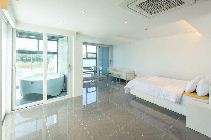 Room 21 of 75