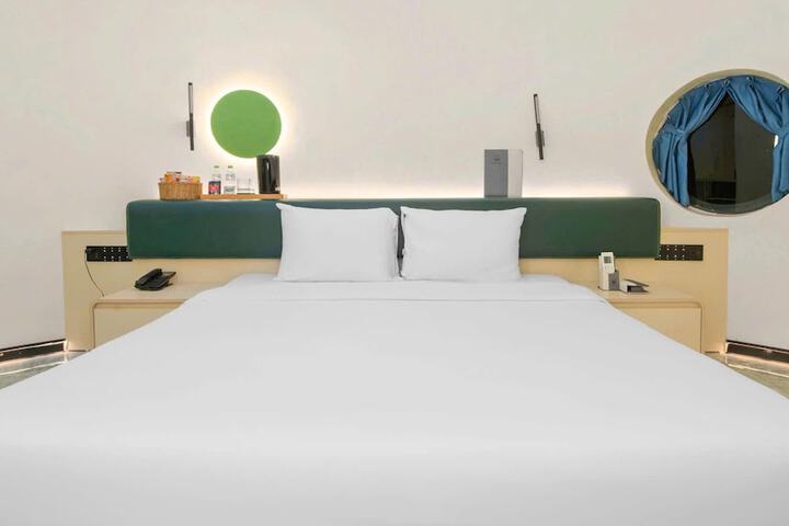 Room 13 of 63