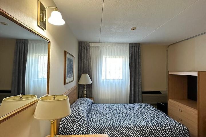 Room 6 of 15