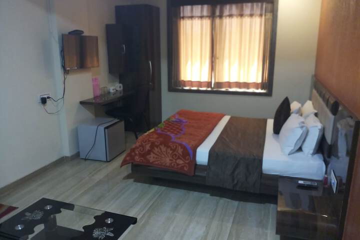 Room 8 of 14