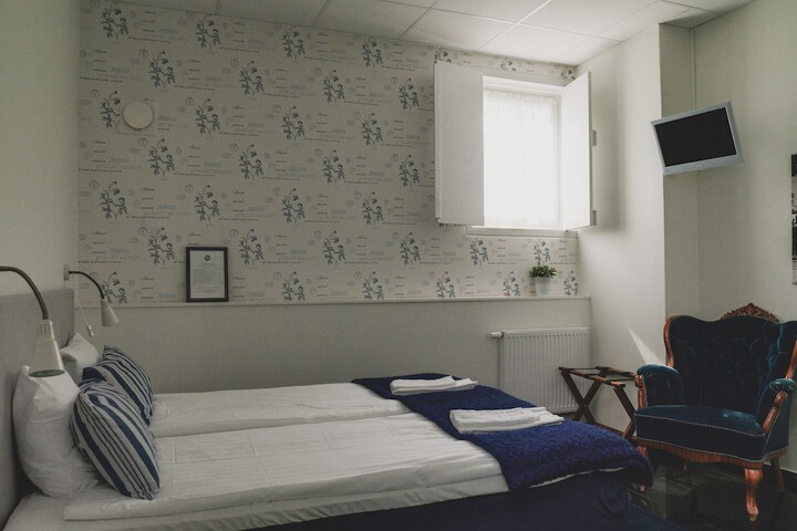 Room 2 of 53