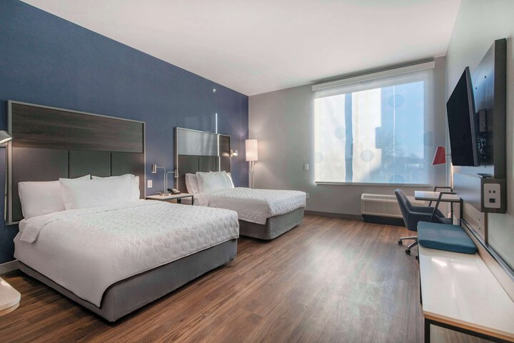 2 Queen Beds with Walk in Shower (6 of 12)