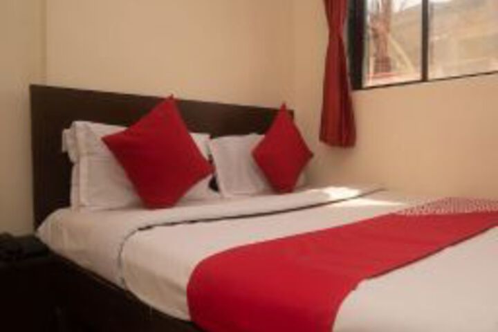 OYO 23285 The Diplomat Lodging