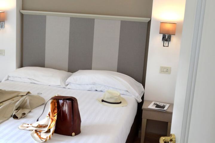 Room 16 of 46