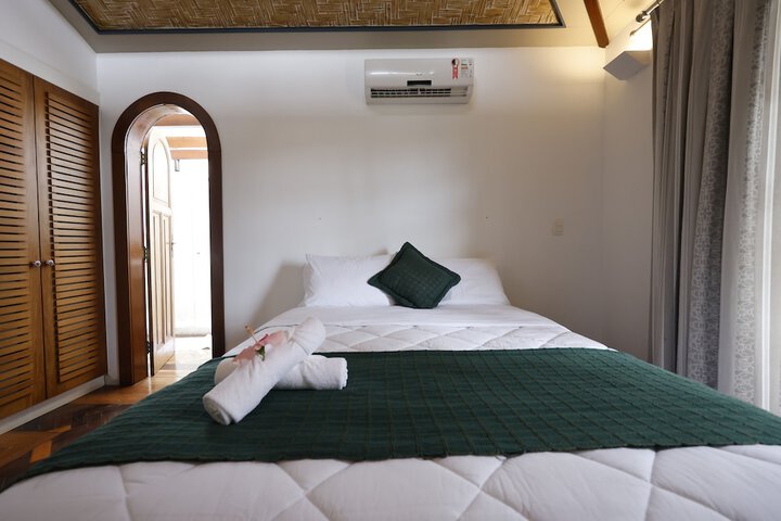 Room 2 of 136