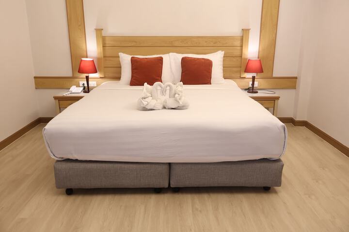 Room 32 of 66