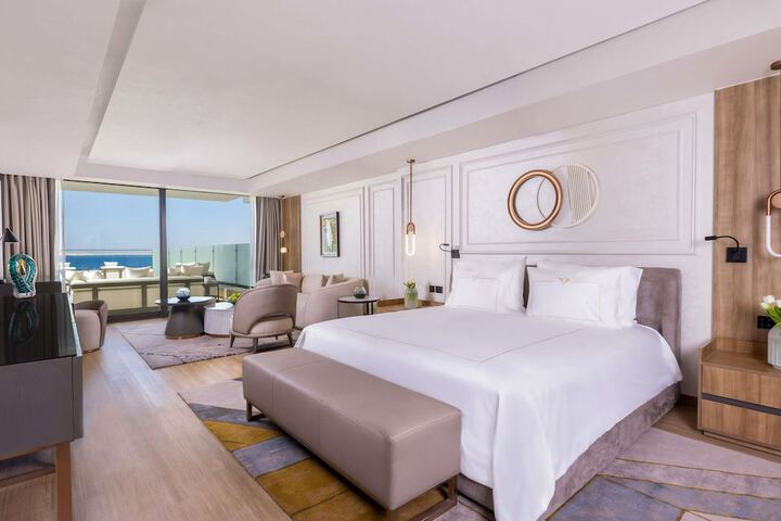 Room 10 of 180